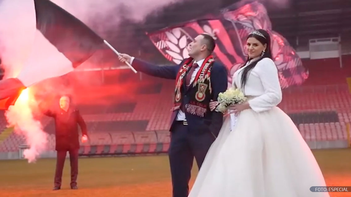 Un hincha ultra se casó en Bosnia en el estadio y entre su barra