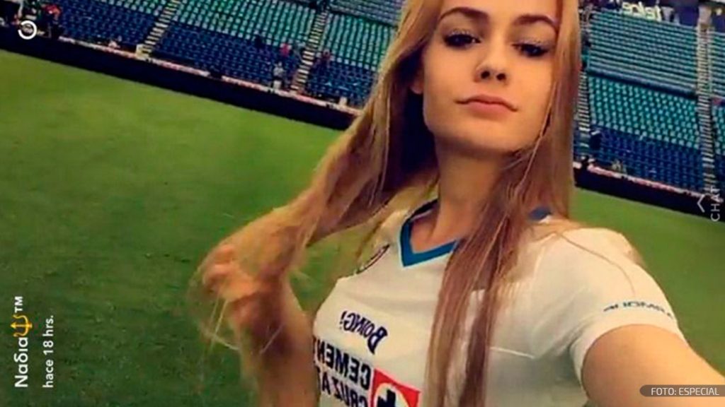 La bella hija de Paco Jémez se paseó por el estadio Azul 0