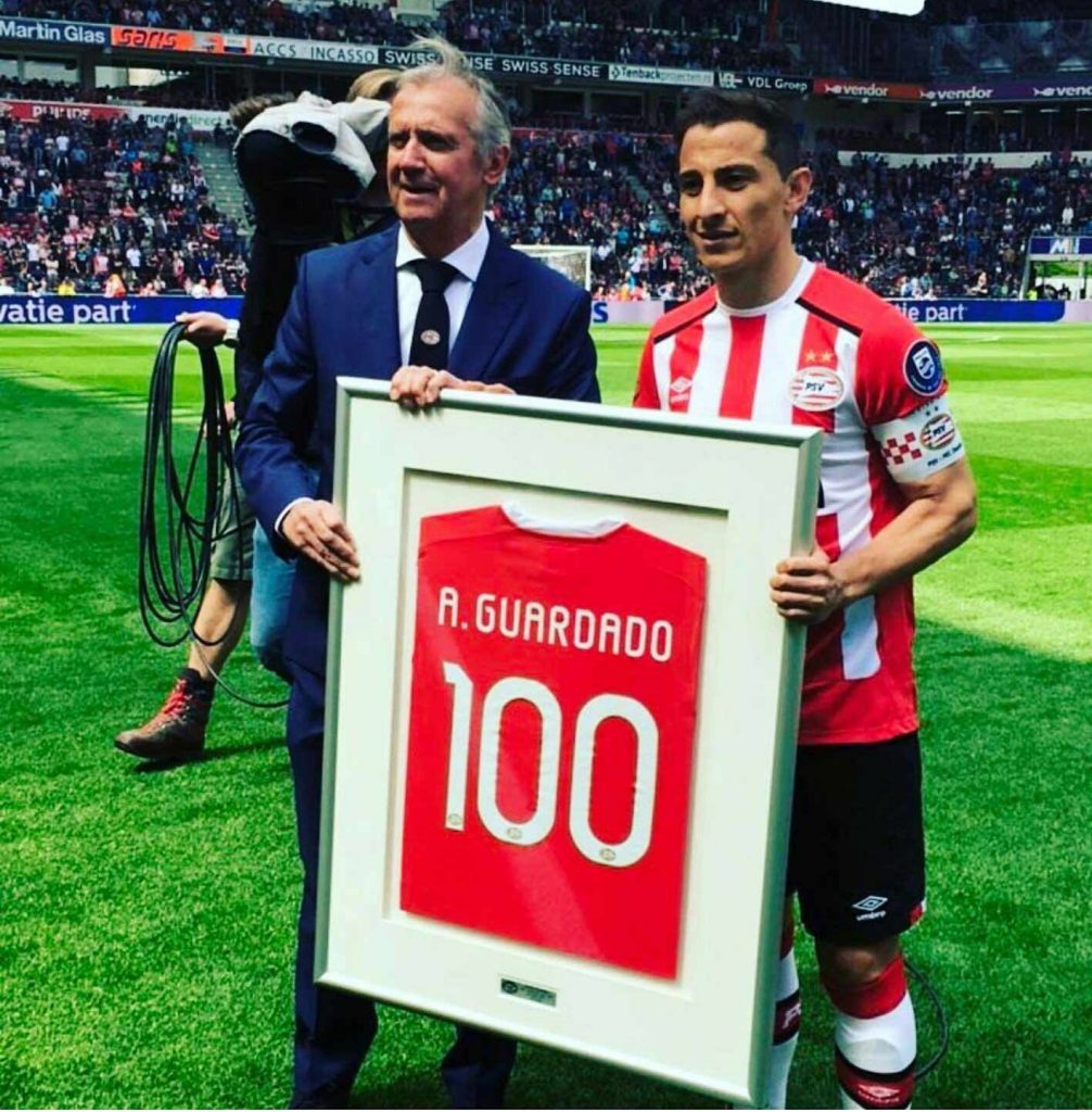 El PSV rindió homenaje a Andrés Guardado por sus 100 partidos 0