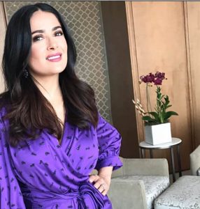 Salma Hayek incendia la redes con foto en topless 11