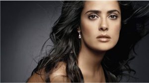 Salma Hayek incendia la redes con foto en topless 13