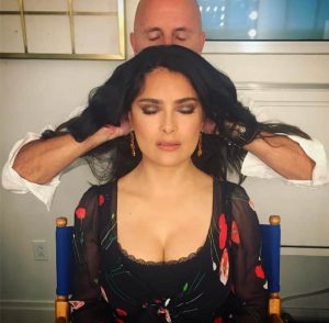 Salma Hayek incendia la redes con foto en topless 3