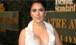 Salma Hayek incendia la redes con foto en topless 6