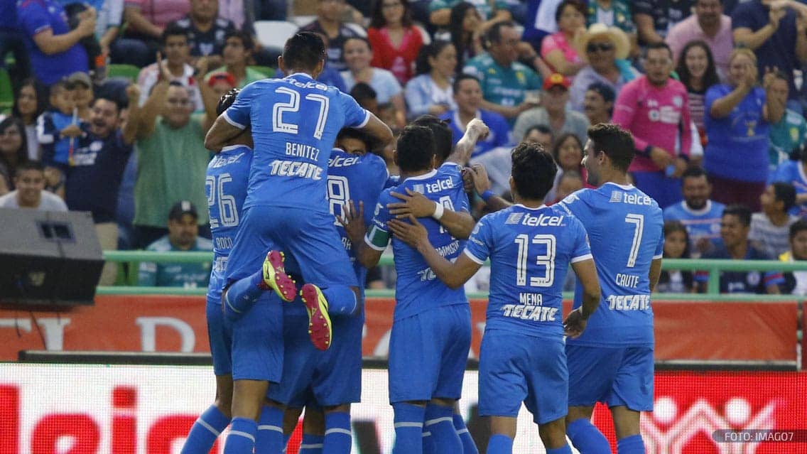 Cruz Azul analiza irse en forma definitiva al Estadio Azteca