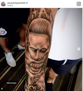 ‘La Chofis’ se tatuó y no precisamente el escudo de Chivas 0