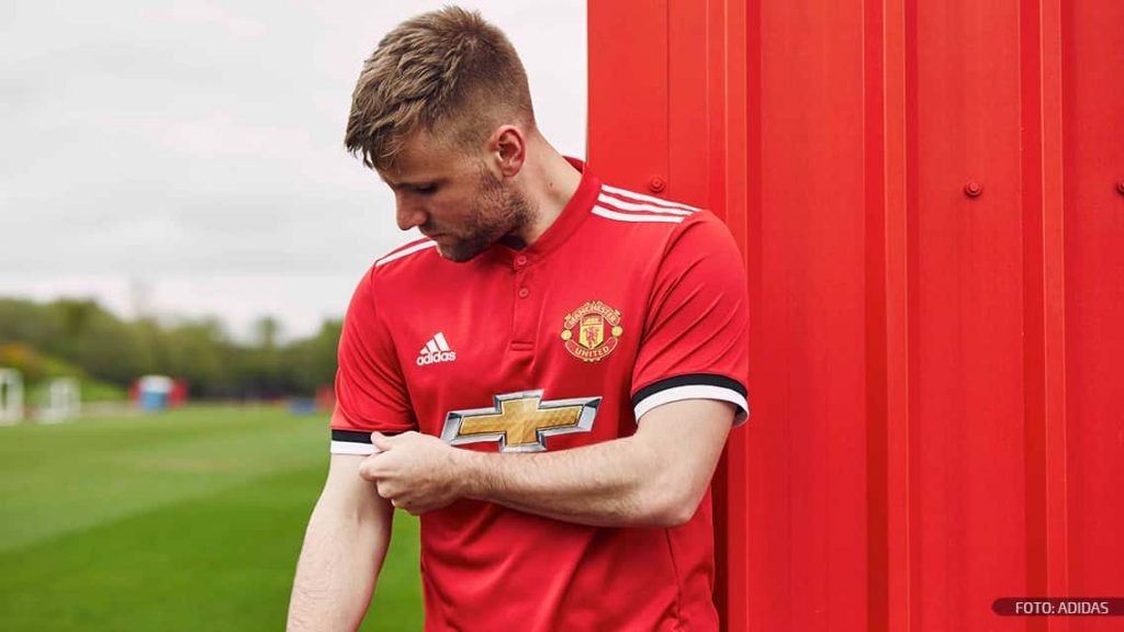 Manchester United presentó su uniforme de local para 2017-18 0
