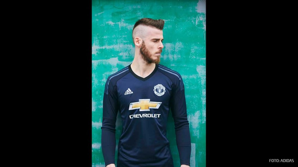 Manchester United presentó su uniforme de local para 2017-18 3