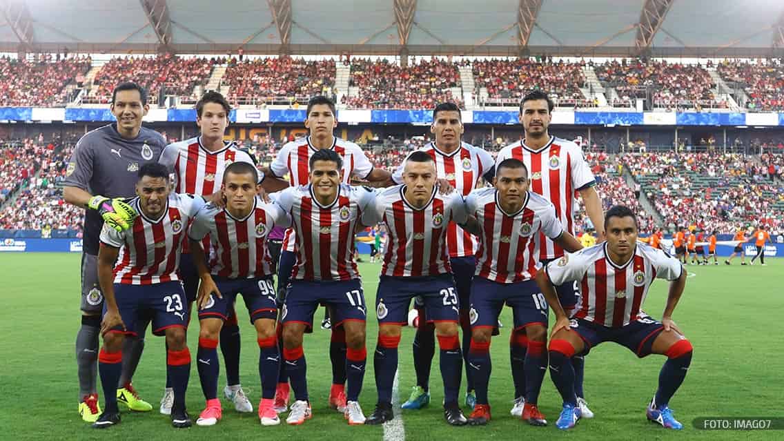 Triple H regaló cinturón de la WWE a Chivas