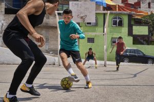 Diego Reyes e Hirving Lozano se rifan una cascárita con Nike 6