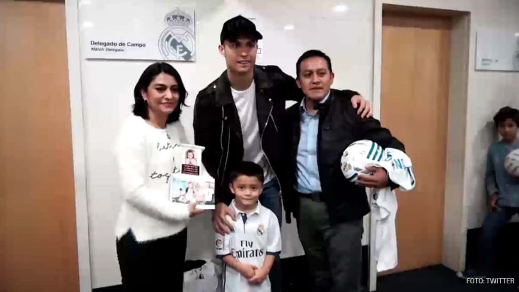 Cristiano Ronaldo recibió a los padres de Santiago, víctima del temblor del 19 de septiembre en México.