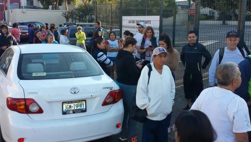 Los usuarios del Club Chivas San Rafael tuvieron malas noticias esta mañana, pues sus instalaciones aparecieron cerradas y fueron avisados que éstas dejarían de funcionar. FOTO: Mediotiempo