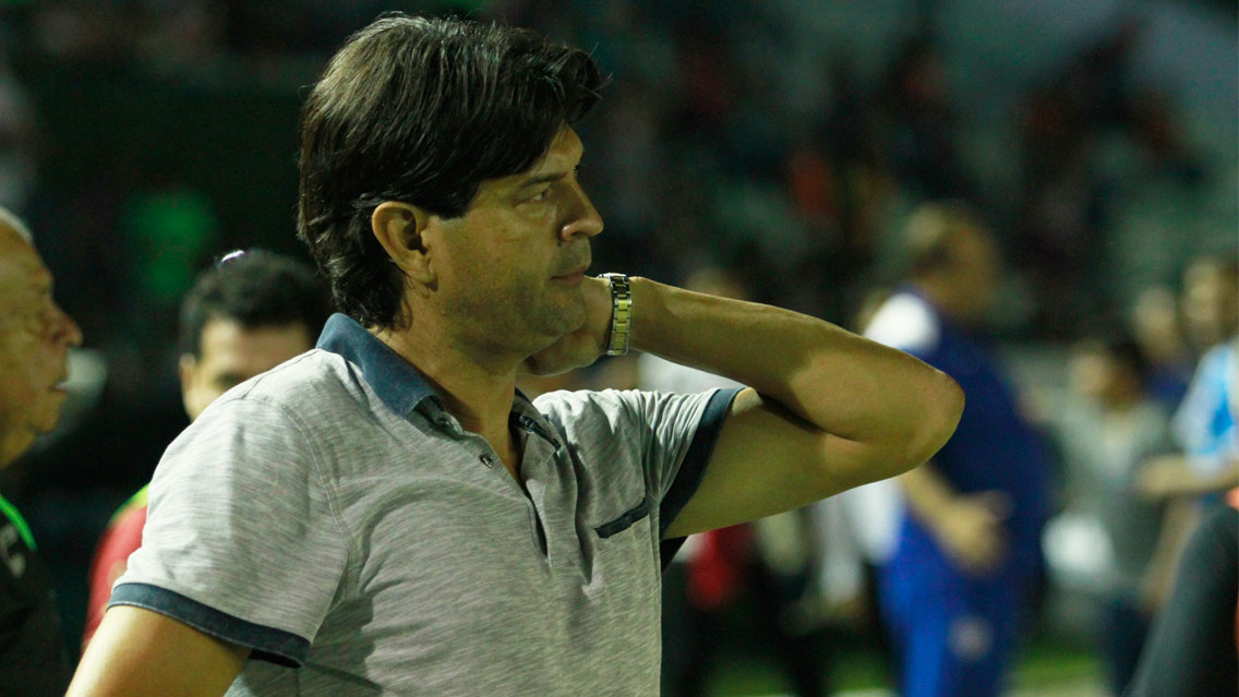 El estratega sumó seis derrotas en ocho partidos