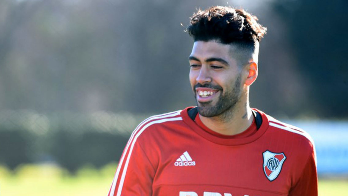 El defensa central juega para River Plate