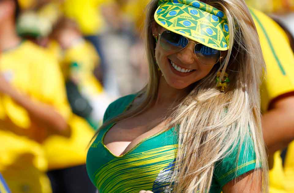 De cara al Mundial, recordamos a las aficionadas más sexies 8