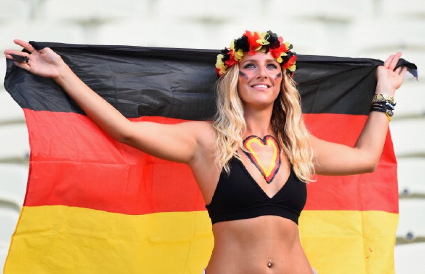 De cara al Mundial, recordamos a las aficionadas más sexies 5