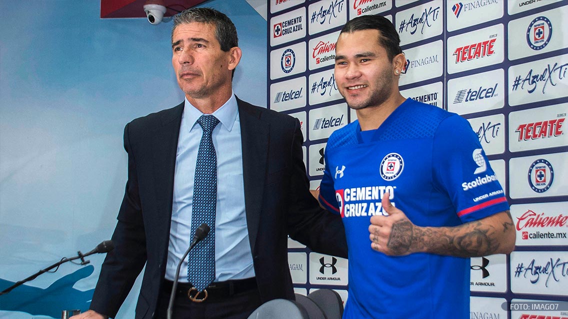 Gullit Peña llega a Cruz Azul con el mismo compromiso de ganar