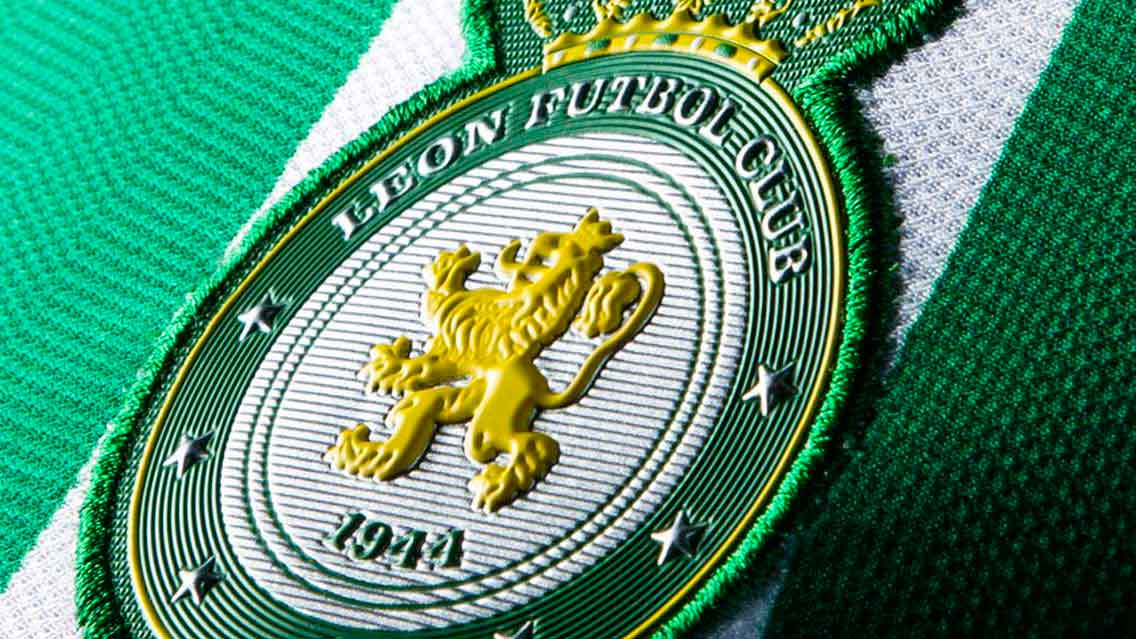 Club León presenta barras y estrellas… en su tercer uniforme