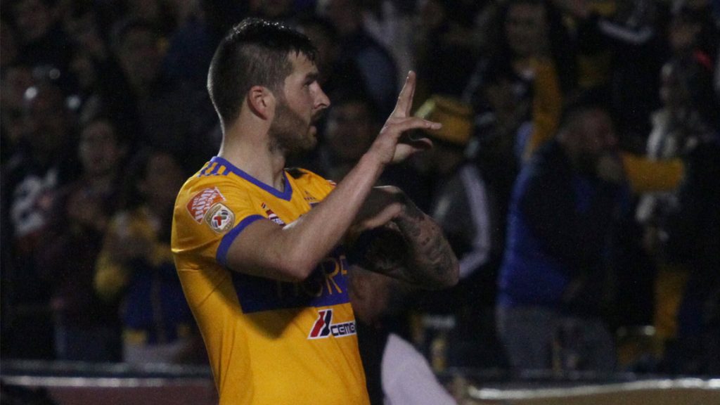 ¿Alan Pulido vale más que André-Pierre Gignac?