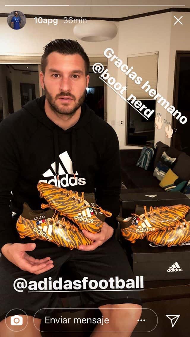 Gignac presume sus nuevos tacos con “piel de tigre” 0