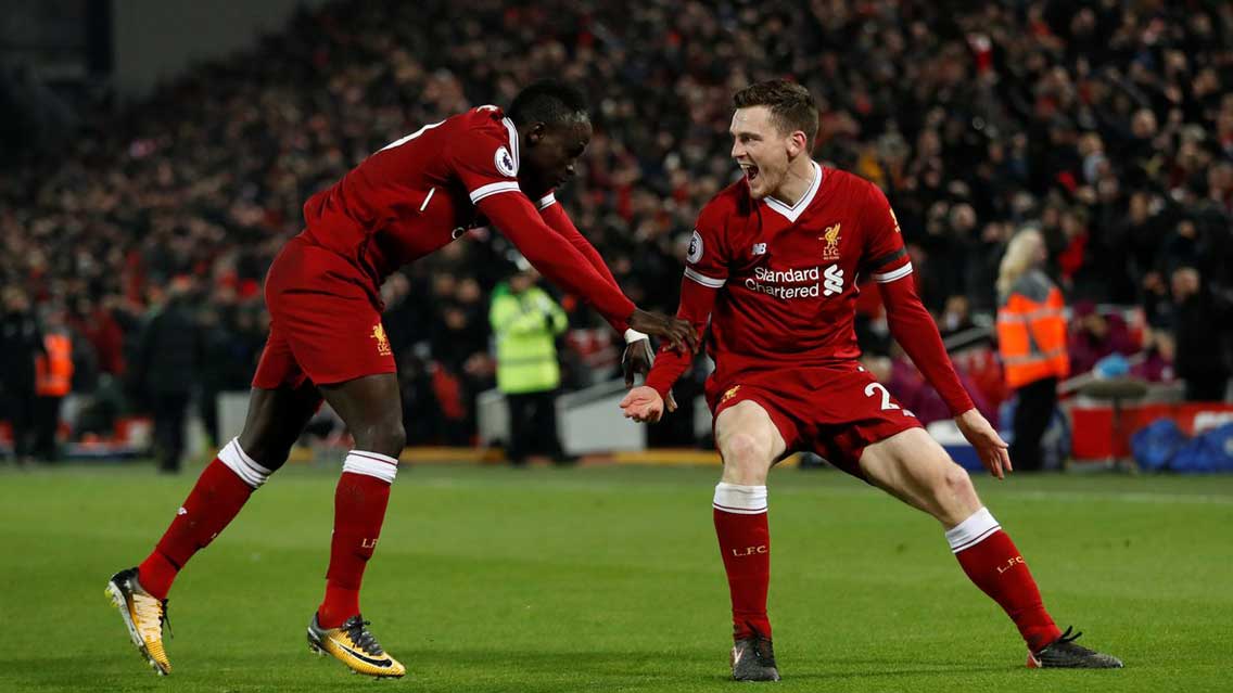 Liverpool le quita el invicto al Manchester City