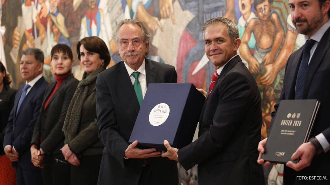 México entregó documentos para ser sede del Mundial 2026