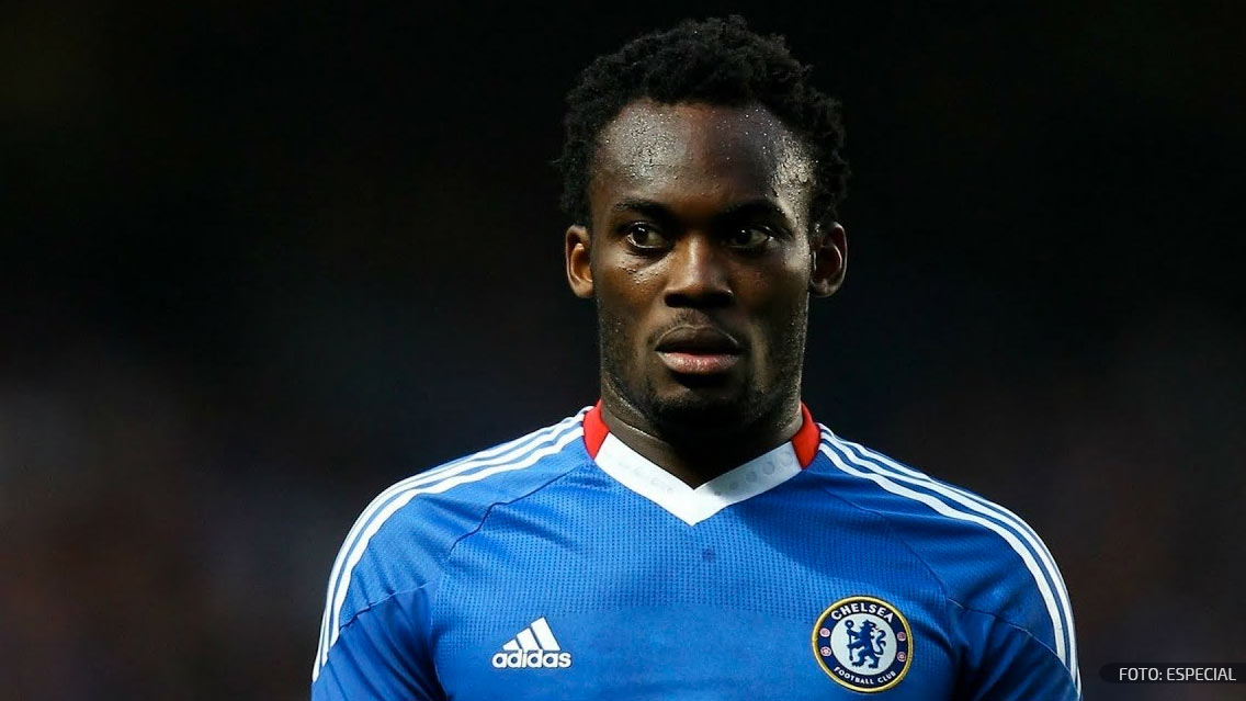 Develan una extraña estatua de Michael Essien