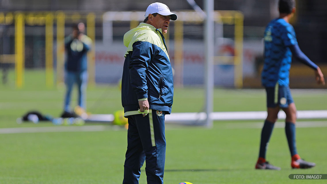 América ‘chamaquea’ al ‘Piojo’ Herrera