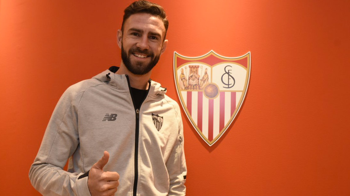 Sevilla le da la bienvenida a Miguel Layún