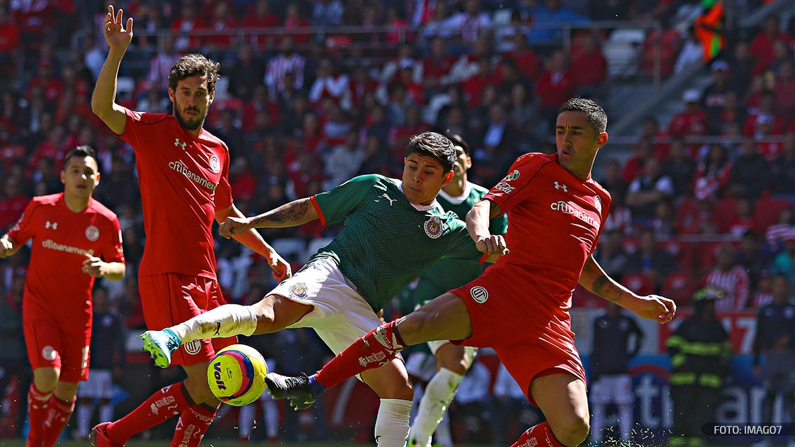Toluca y Chivas igualan en vibrante juego en el Nemesio Diez