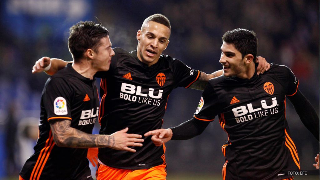 Valencia derrota al Deportivo y también se aleja del Madrid