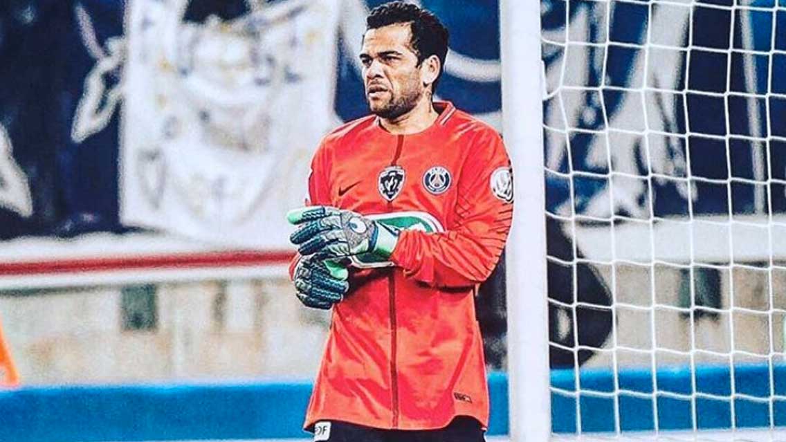 Dani Alves se declara admirador de Jorge Campos