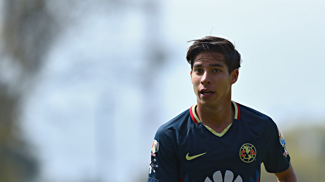 La Volpe tunde al América por carrera de Diego Lainez