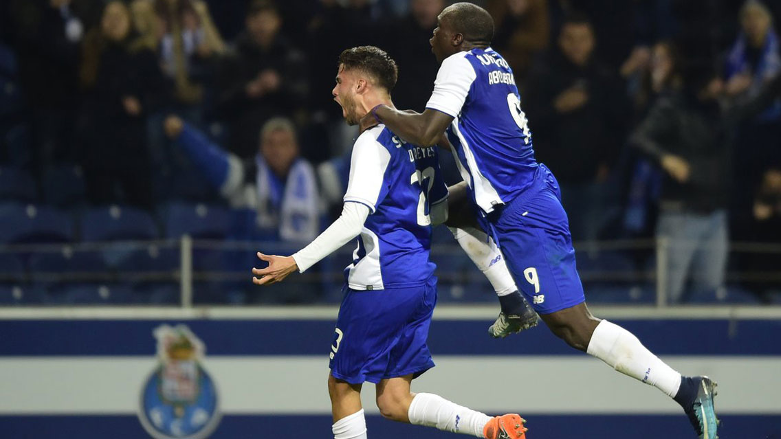 Diego Reyes anota golazo en triunfo del Porto