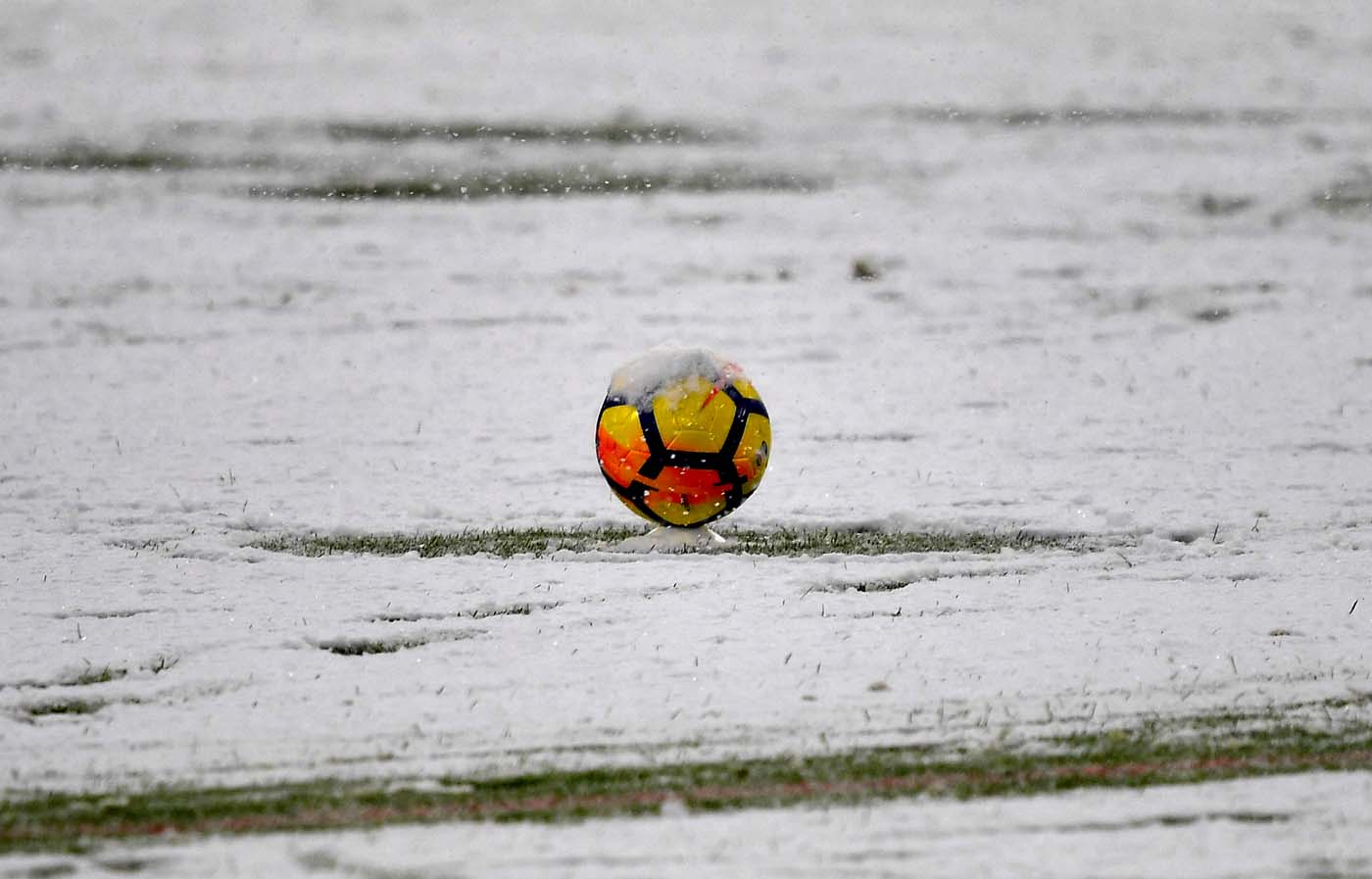 La nieve, principal protagonista de los estadios europeos