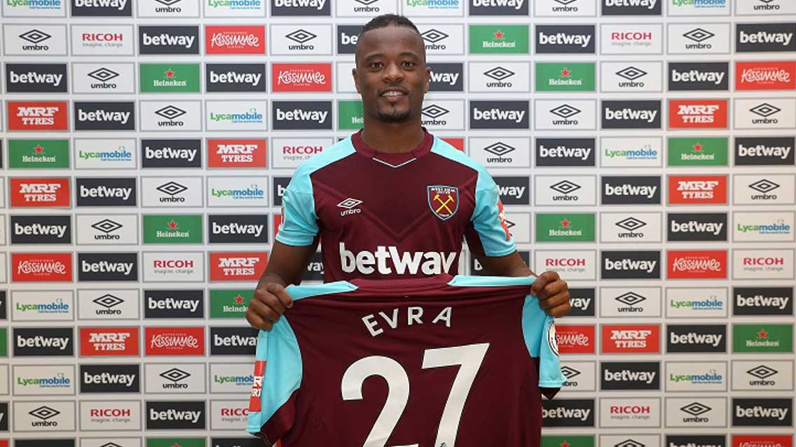 OFICIAL: Patrice Evra es nuevo compañero de Chicharito