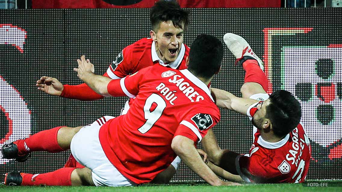 Raúl Jiménez entra y el Benfica le da vuelta al Portimonense