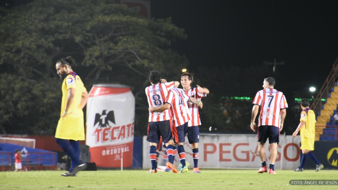 Chivas sacó la casta y fue el gran vencedor ante América en Tour de Leyendas