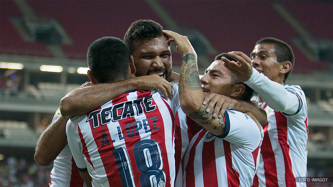 Chivas separa a uno de sus jugadores por violar reglamento