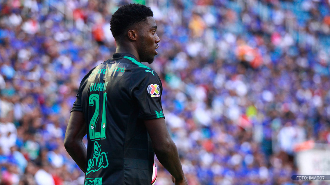 Santos anuncia la baja por lesión de su goleador Djaniny Tavares