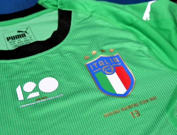 Italia homenajea a Davide Astori con camiseta 1