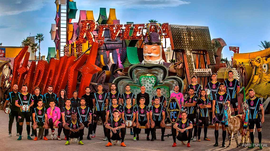 Las Vegas Lights presenta su foto oficial con mexicanos incluidos