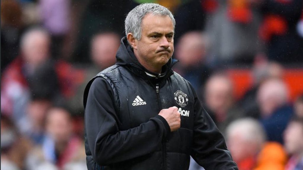 Mourinho niega que quiera “renovar” plantilla del Manchester United