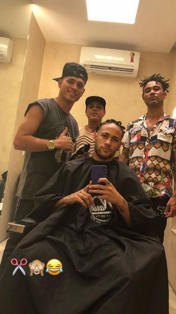 Neymar extravagante peinado