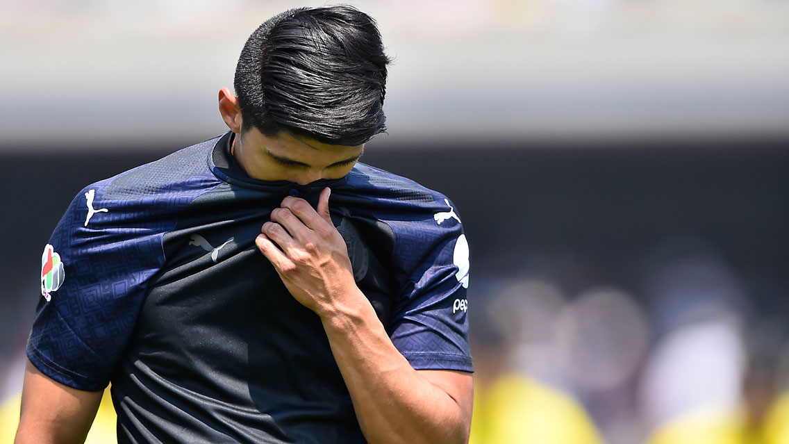 Alan Pulido arremete contra falta de refuerzos en Chivas