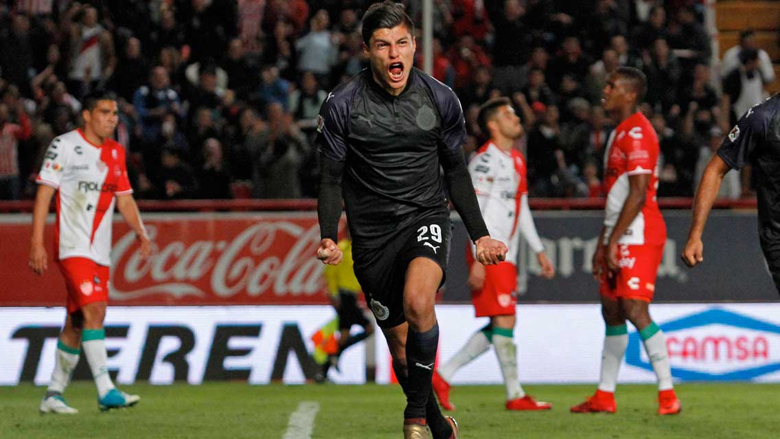 Alan Pulido arremete contra falta de refuerzos en Chivas 1