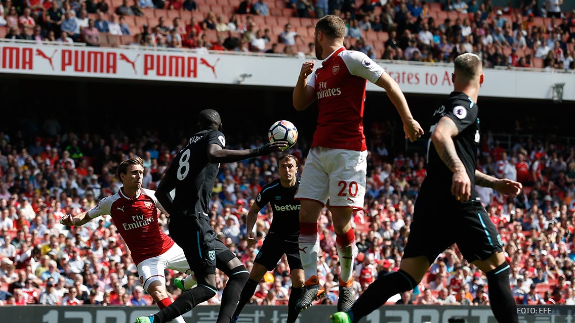 Chicharito y West Ham, humillados en casa del Arsenal