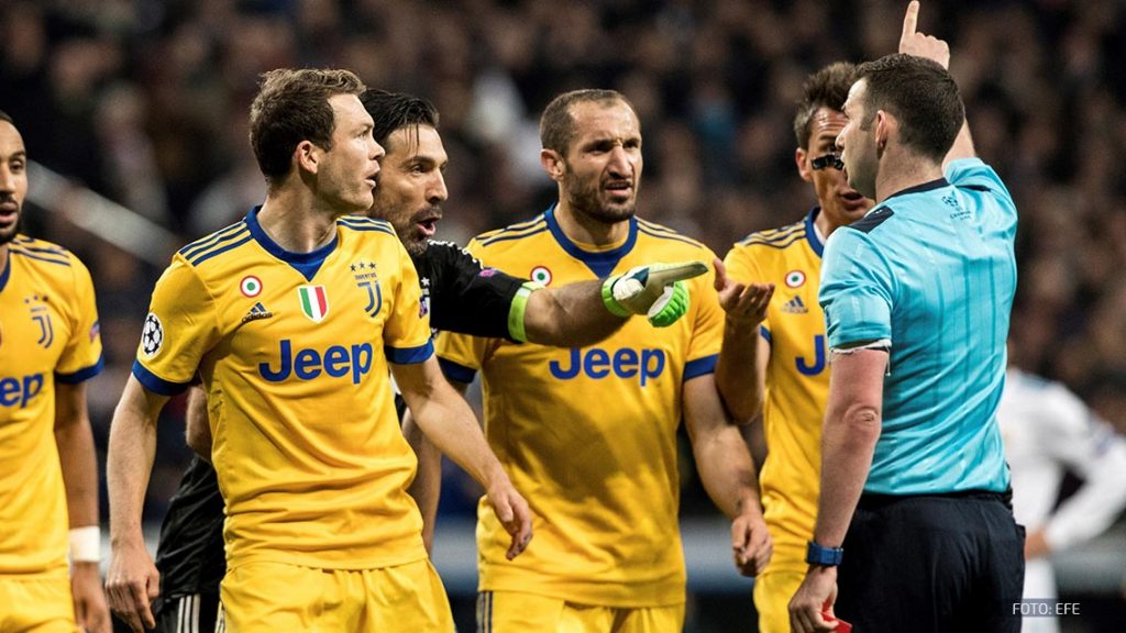 “El árbitro tuvo el cinismo de pitar un penal, es un animal”: Buffon