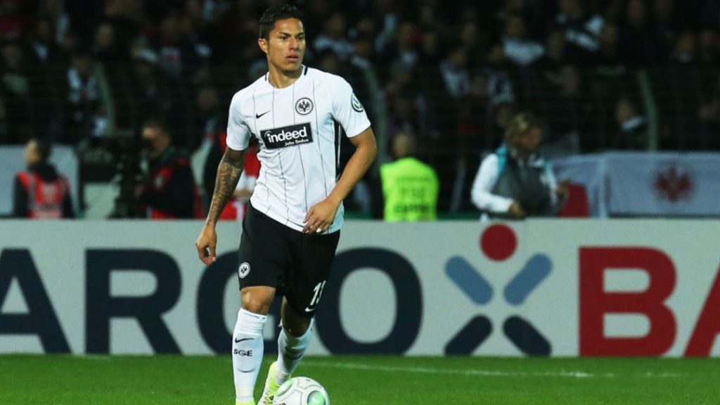 Carlos Salcedo vuelve a entrenar con el Eintracht Frankfurt
