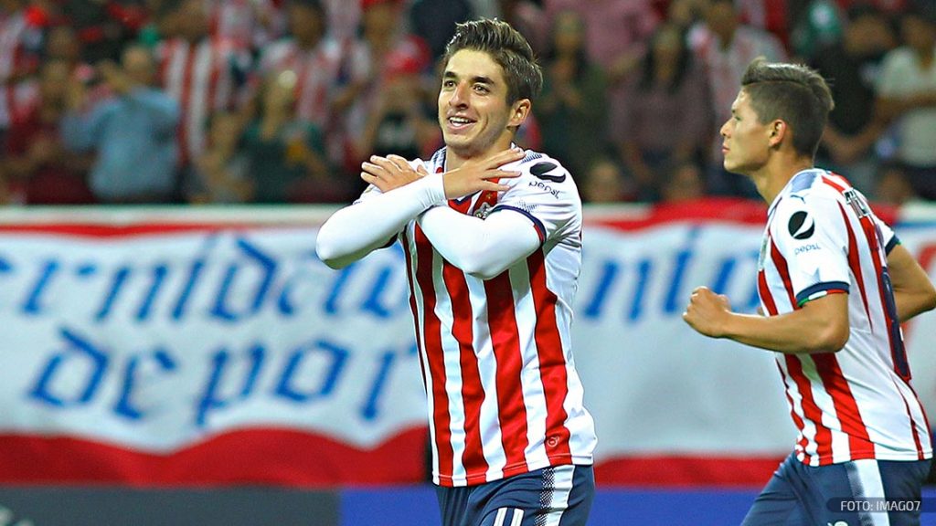 Chivas saca ventaja en la ida de semifinales de la Concachampions