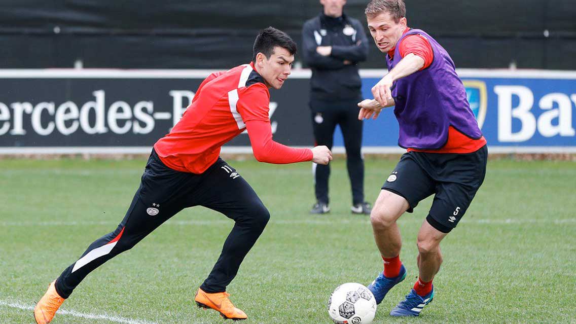 Chucky Lozano y PSV levantarían el título ante Ajax